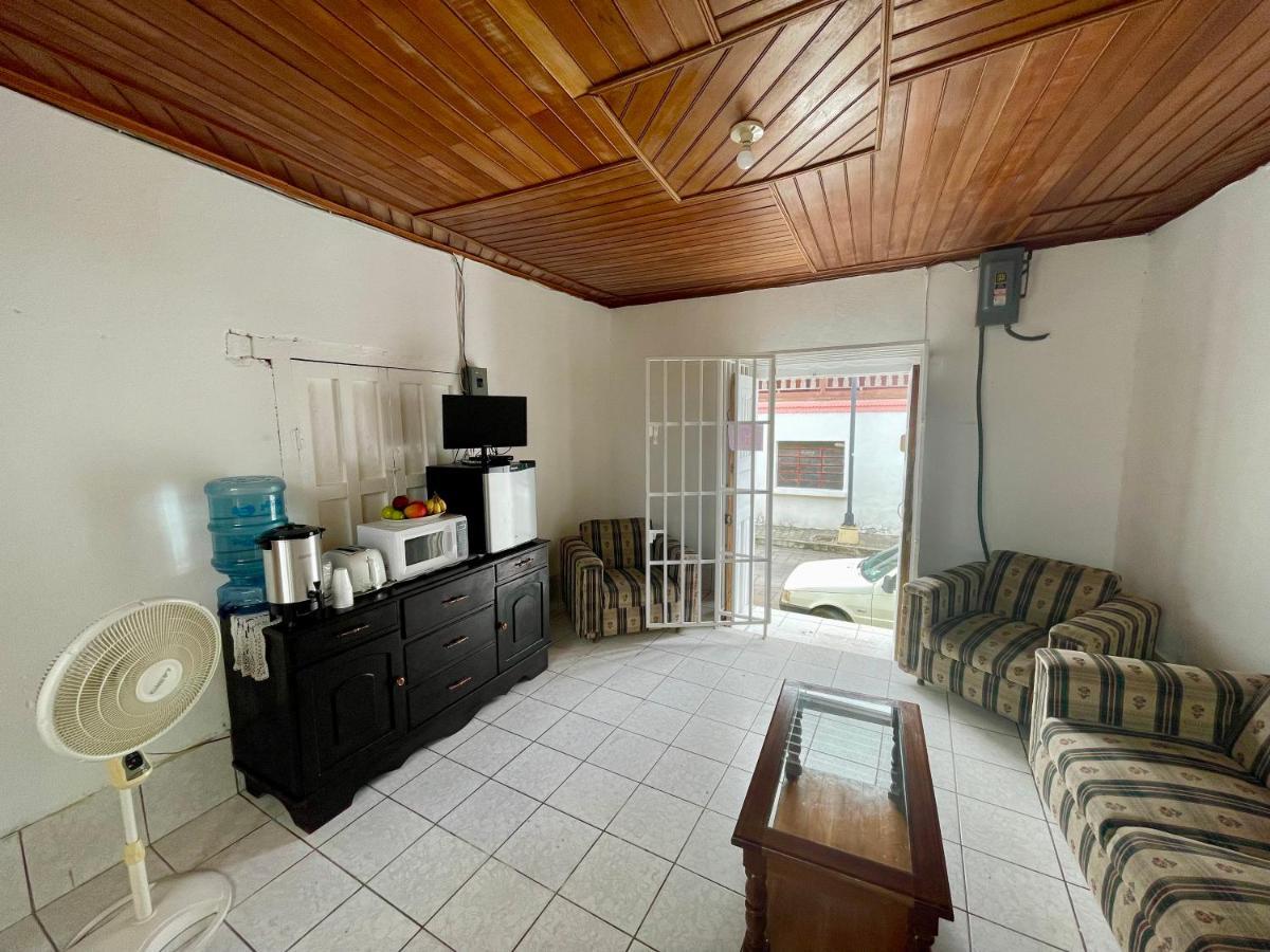 Hostal Inn 1 Flores Luaran gambar